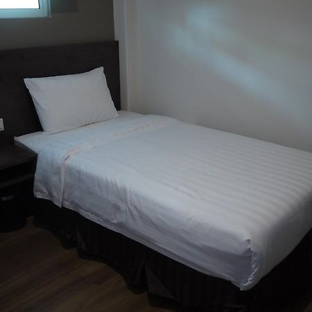 Kl Hotel Labuan Esterno foto